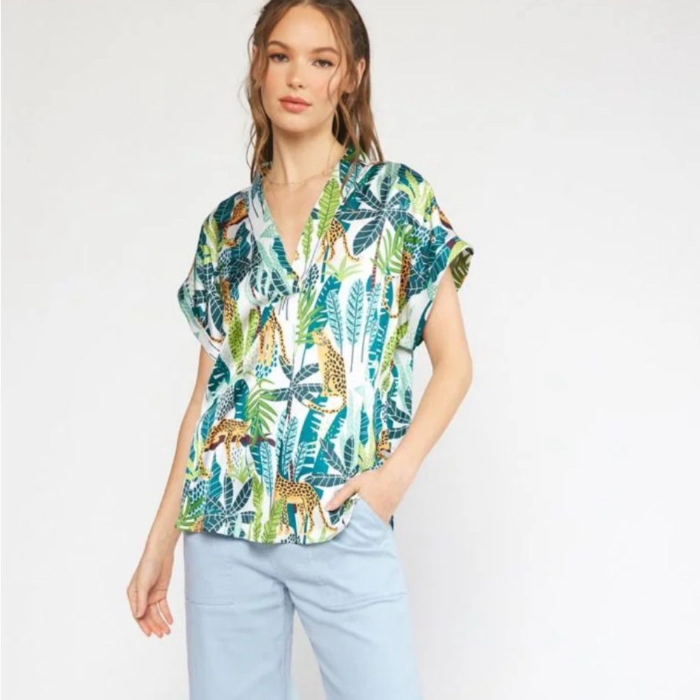 Entro Tropical Graphic Short Sleeve Blouse